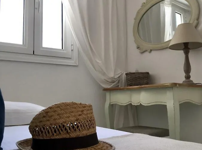 Oikies Skiathos * Skiathos Town