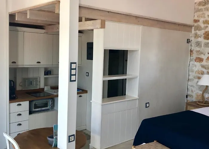 Oikies Skiathos * Skiathos Town